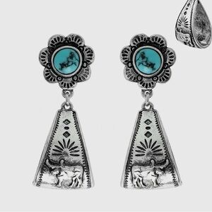 ♥️ New from our boutique the Meg western loop earrings♥️